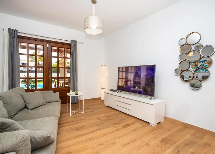 Axular With Heated Private Pool *