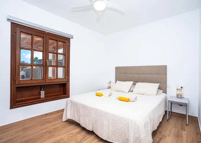 Axular With Heated Private Pool Casa vacanze *